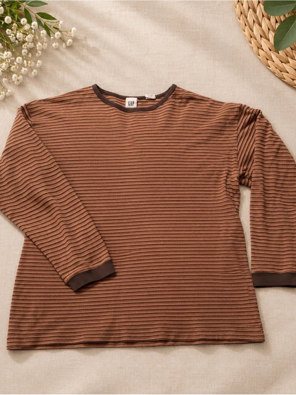 GAP Men's Brown and Dark Brown Striped Long-Sleeve Crewneck